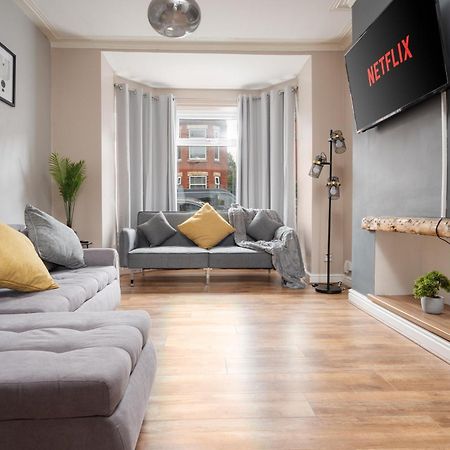 Modern & Spacious - Pool Table - Free Parking - Sleeps 10 مانشستر المظهر الخارجي الصورة